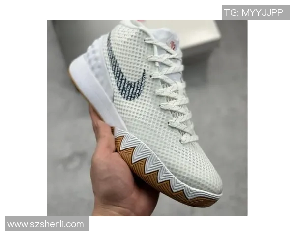 欧文新鞋发布会引发争议踩踏耐克Logo艺术与品牌的深刻反思